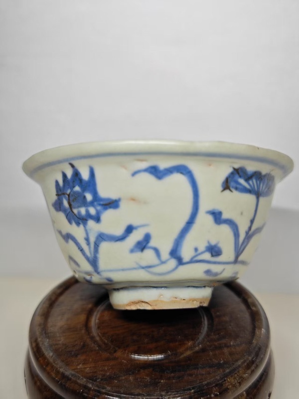 古玩陶瓷明中期青花蓮池紋杯拍賣，當前價格2345元