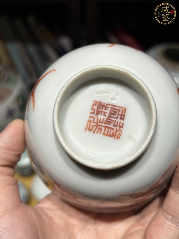 古玩陶瓷礬紅金魚紋蓋碗真品鑒賞圖