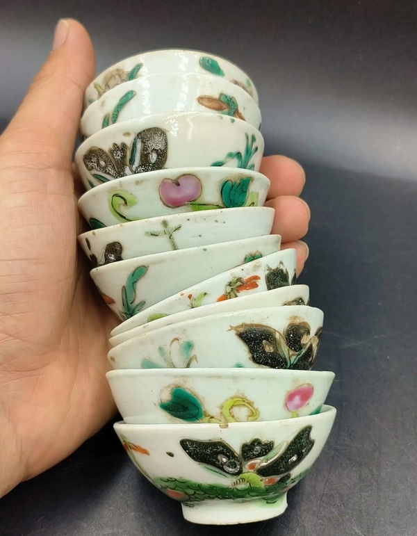 古玩轉賣粉彩花蝶紋杯一組拍賣，當前價格399元