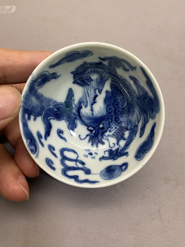 古玩轉賣青花過墻龍紋茶碗拍賣，當前價格299元