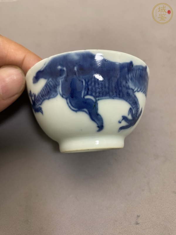 古玩陶瓷青花過墻龍紋茶碗真品鑒賞圖