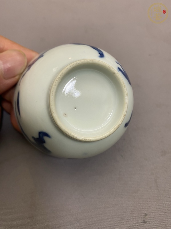 古玩陶瓷青花過墻龍紋茶碗真品鑒賞圖