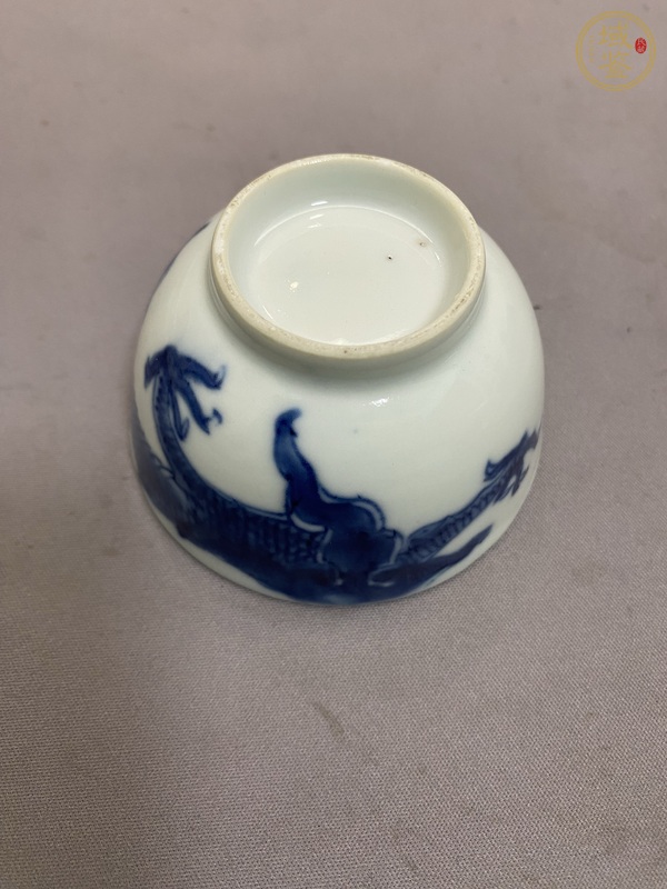 古玩陶瓷青花過墻龍紋茶碗真品鑒賞圖
