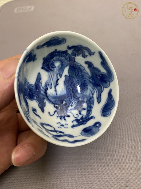 古玩陶瓷青花過墻龍紋茶碗真品鑒賞圖
