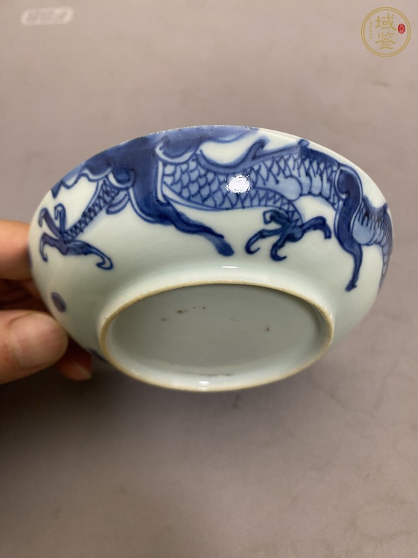 古玩陶瓷青花過(guò)墻龍紋盤(pán)真品鑒賞圖