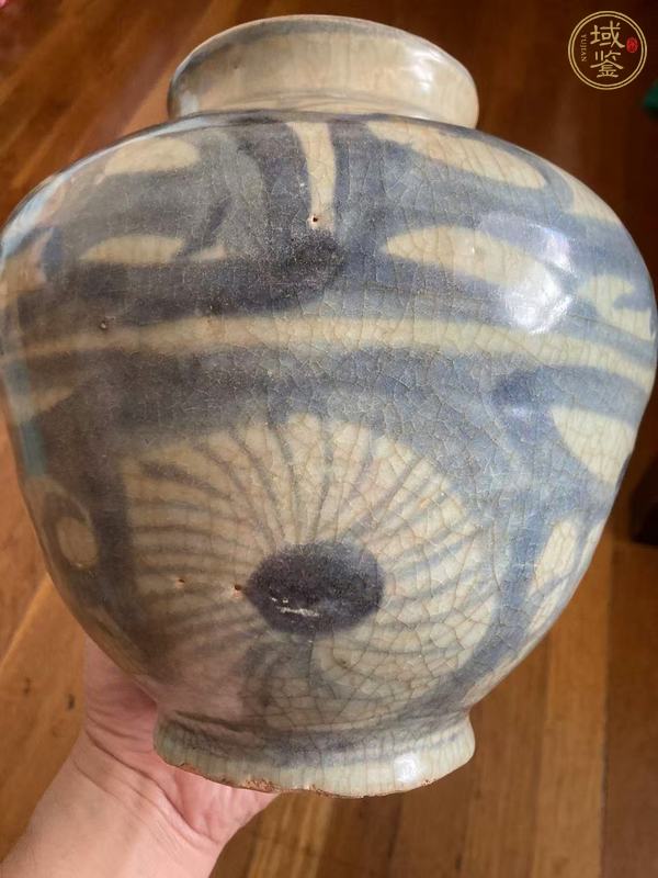 古玩陶瓷花卉紋青花罐真品鑒賞圖