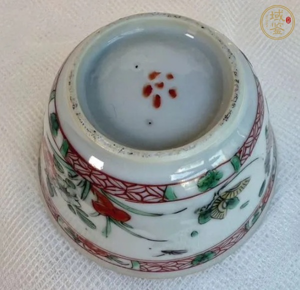 古玩陶瓷五彩花蝶紋杯真品鑒賞圖