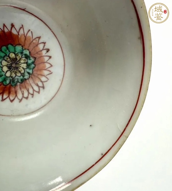 古玩陶瓷五彩花蝶紋杯真品鑒賞圖