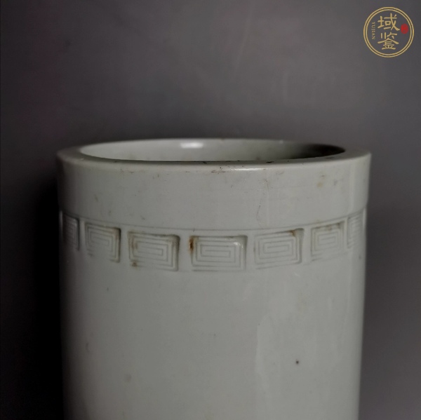 古玩陶瓷德化白瓷夔龍紋帽筒真品鑒賞圖