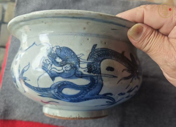 古玩陶瓷青花雙龍戲珠紋爐真品鑒賞圖