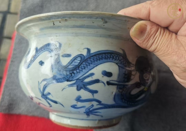 古玩陶瓷青花雙龍戲珠紋爐真品鑒賞圖