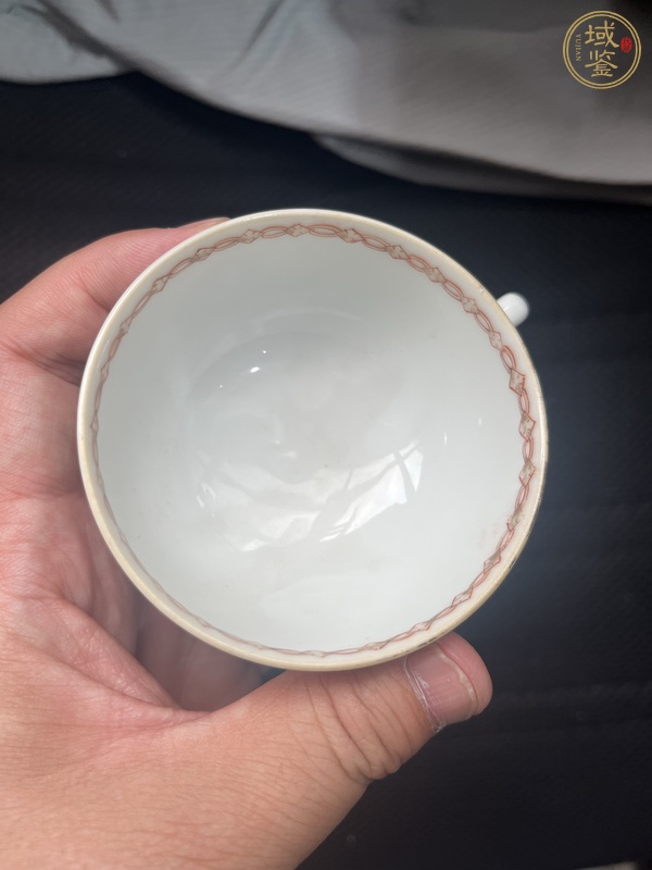 古玩陶瓷琺瑯彩花蝶紋執(zhí)杯真品鑒賞圖