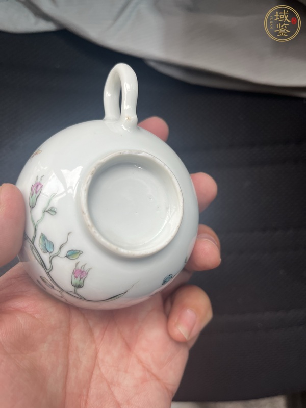 古玩陶瓷琺瑯彩花蝶紋執(zhí)杯真品鑒賞圖