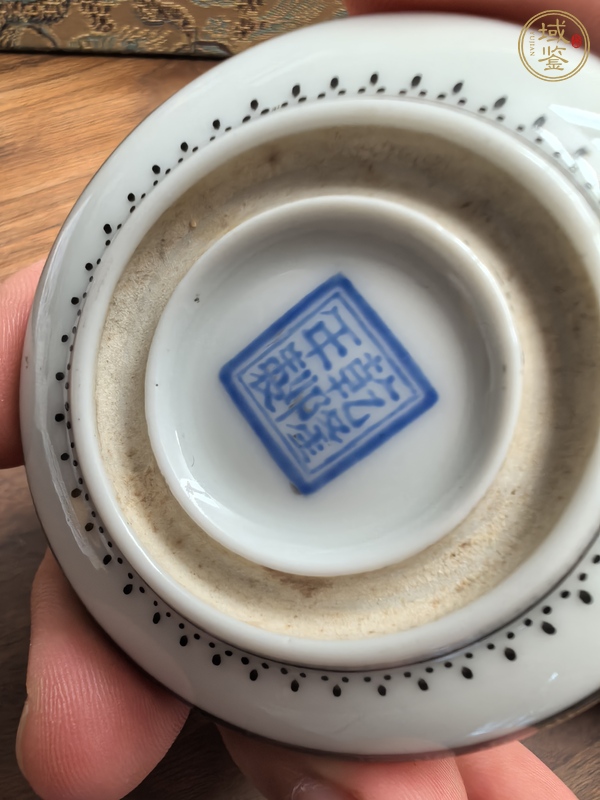 古玩陶瓷墨彩踏雪尋梅圖印盒真品鑒賞圖