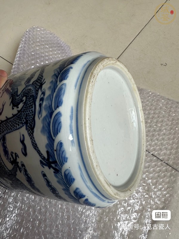 古玩陶瓷青花二龍戲珠圈足筒式香爐真品鑒賞圖