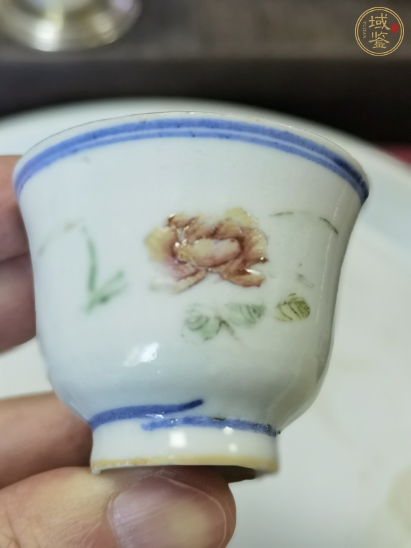 古玩陶瓷花卉紋粉彩杯真品鑒賞圖