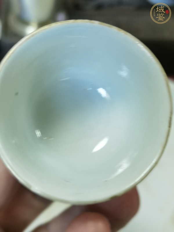 古玩陶瓷花卉紋粉彩杯真品鑒賞圖