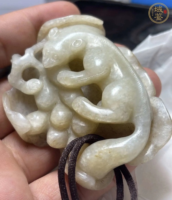 古玩和田玉雕“一夜獾”把件真品鑒賞圖