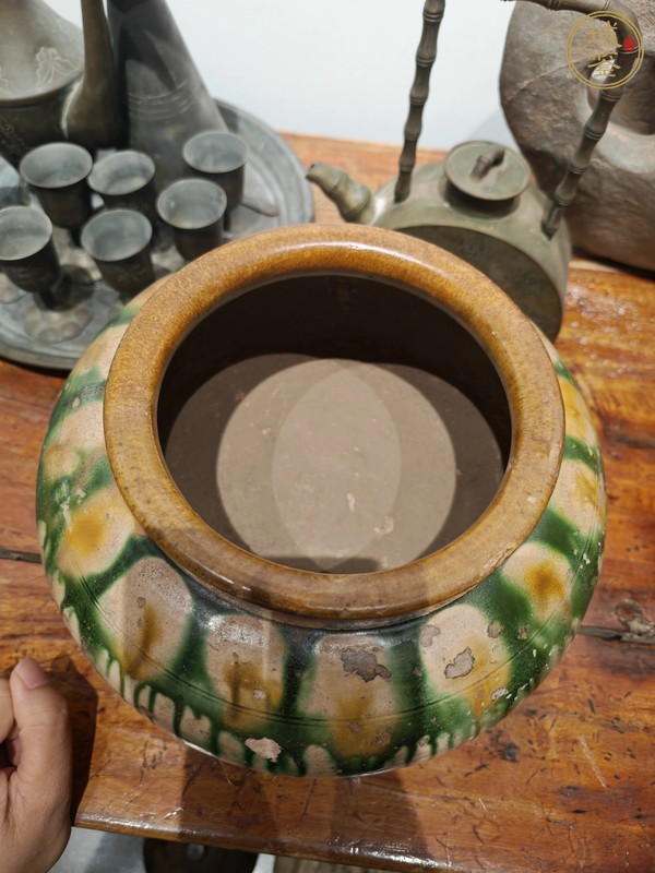 古玩陶瓷三彩三足鍑真品鑒賞圖