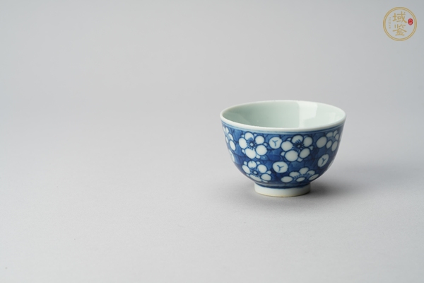 古玩陶瓷青花留白冰梅紋杯真品鑒賞圖