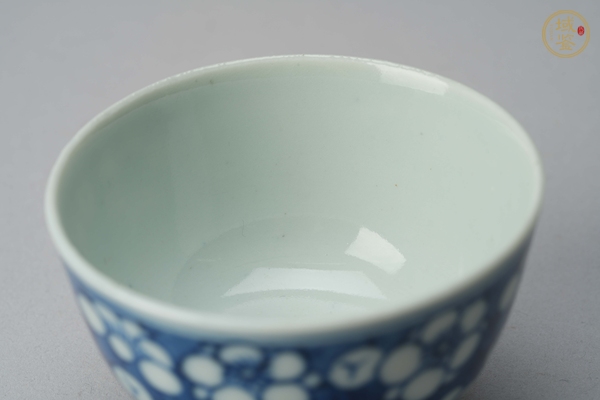 古玩陶瓷青花留白冰梅紋杯真品鑒賞圖