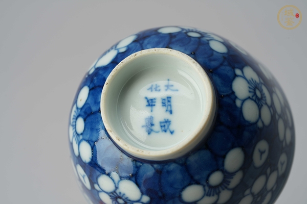 古玩陶瓷青花留白冰梅紋杯真品鑒賞圖