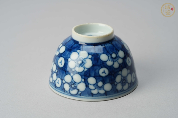 古玩陶瓷青花留白冰梅紋杯真品鑒賞圖
