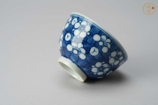 古玩陶瓷青花留白冰梅紋杯真品鑒賞圖