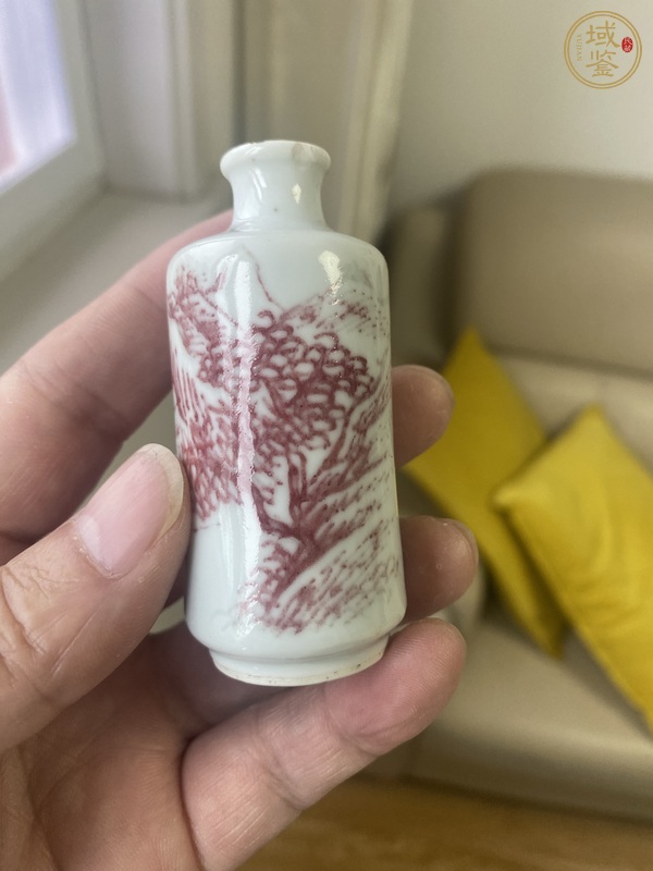 古玩陶瓷釉里紅山水紋鼻煙壺真品鑒賞圖