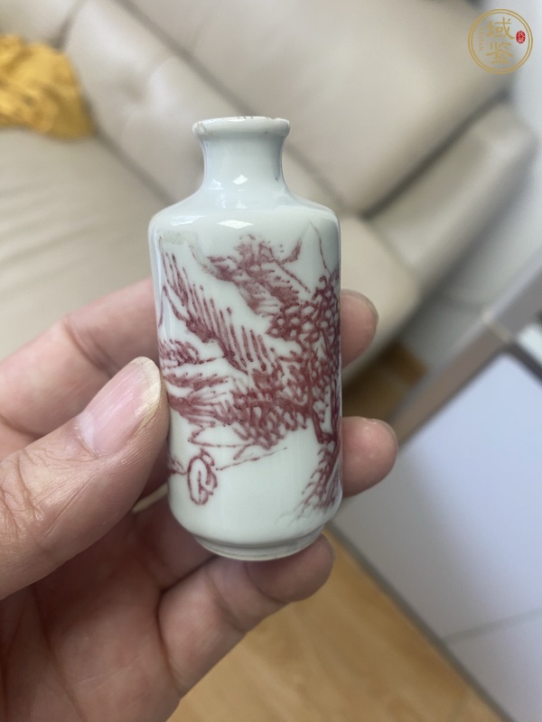 古玩陶瓷釉里紅山水紋鼻煙壺真品鑒賞圖