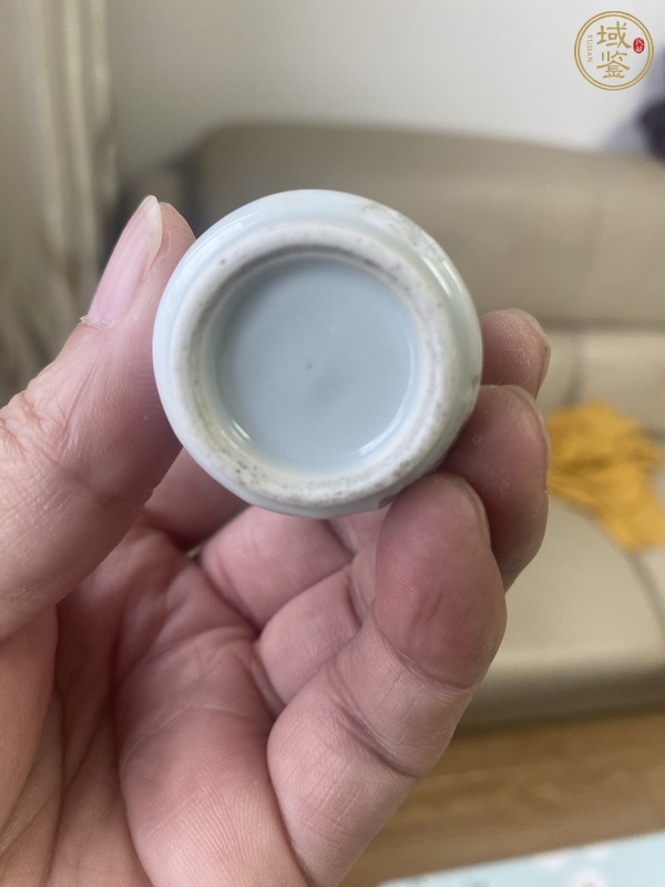 古玩陶瓷釉里紅山水紋鼻煙壺真品鑒賞圖