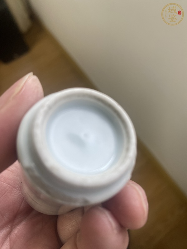 古玩陶瓷釉里紅山水紋鼻煙壺真品鑒賞圖