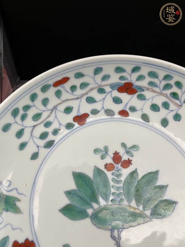 古玩陶瓷斗彩花卉紋盤(pán)真品鑒賞圖