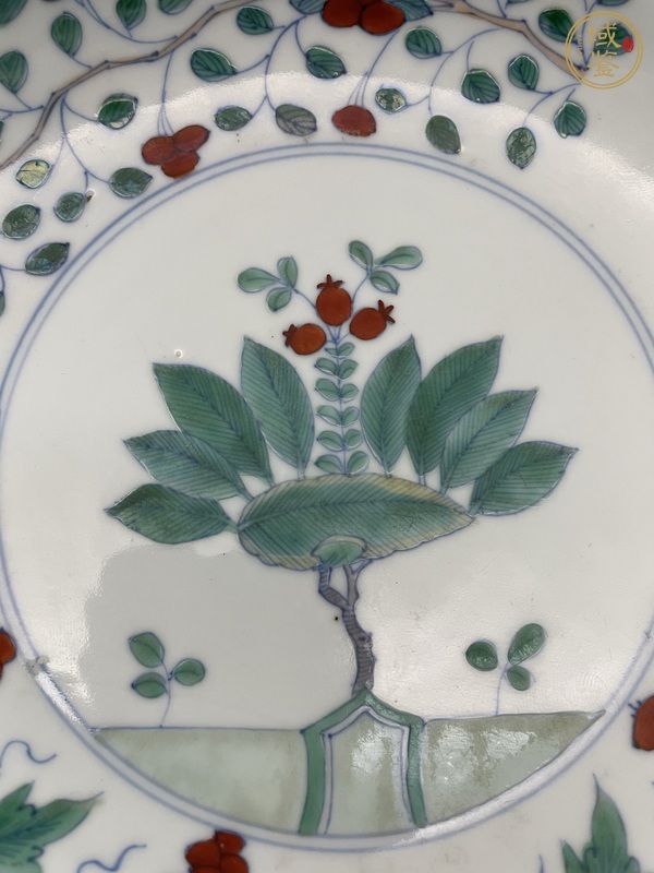 古玩陶瓷斗彩花卉紋盤(pán)真品鑒賞圖