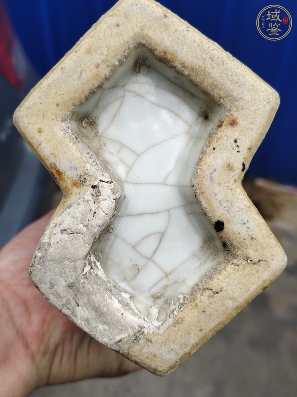 古玩陶瓷哥窯方圣瓶真品鑒賞圖