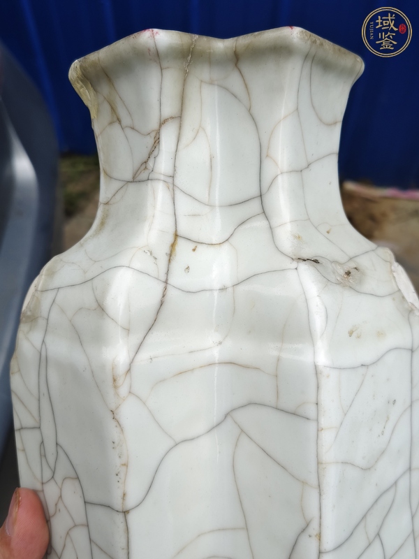 古玩陶瓷哥窯方圣瓶真品鑒賞圖