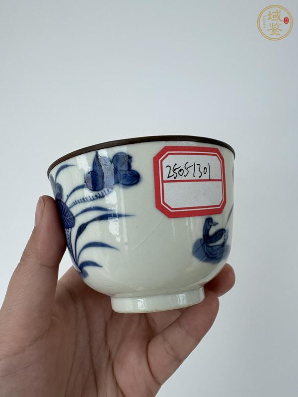 古玩陶瓷蓮池游禽滿池嬌青花杯真品鑒賞圖
