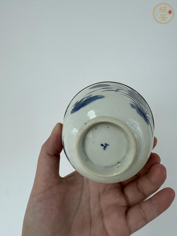 古玩陶瓷蓮池游禽滿池嬌青花杯真品鑒賞圖