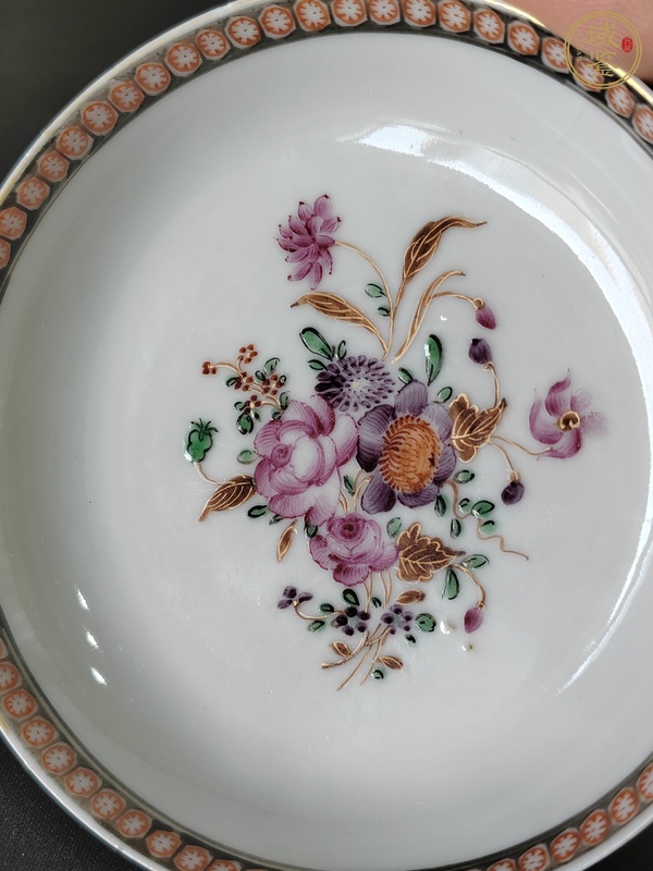 古玩陶瓷粉彩花卉紋盤真品鑒賞圖