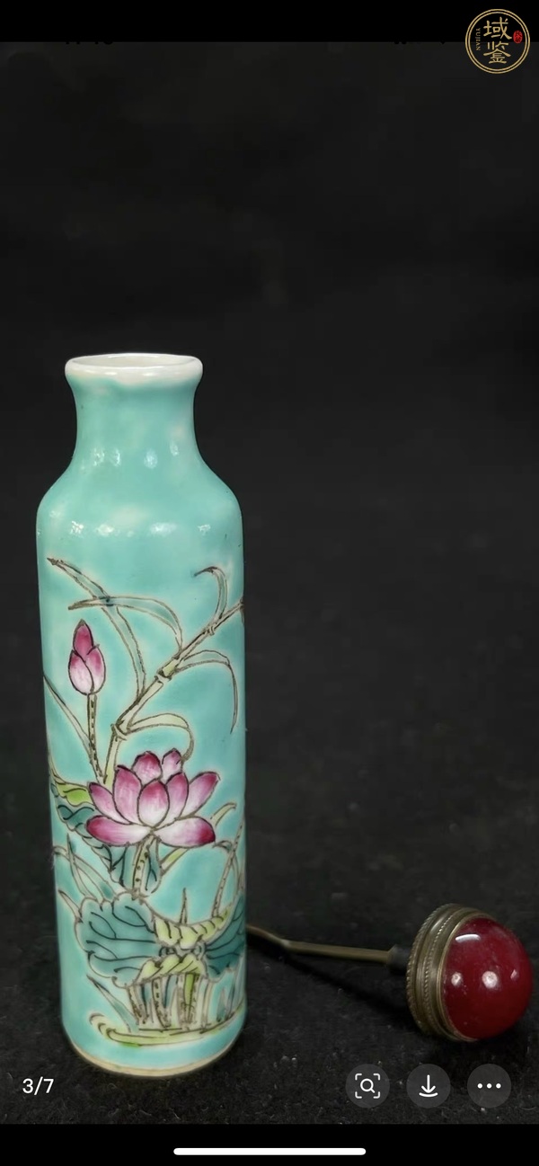 古玩陶瓷綠松石釉粉彩荷花鼻煙壺真品鑒賞圖