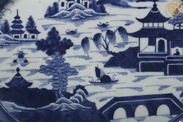 古玩陶瓷樓臺(tái)亭閣山水紋青花盤(pán)真品鑒賞圖