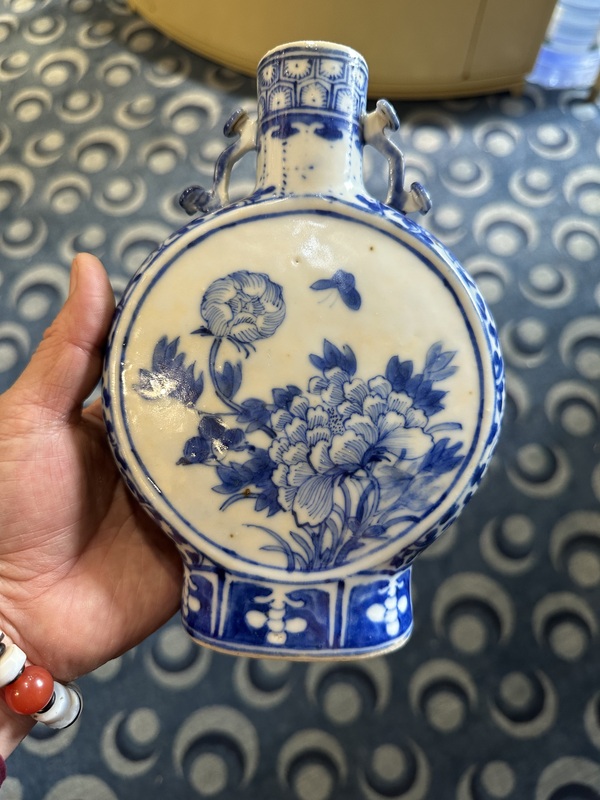 古玩陶瓷青花抱月瓶拍賣，當(dāng)前價格8888元