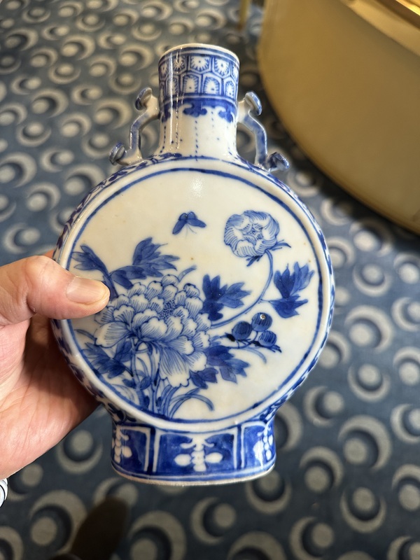 古玩陶瓷青花抱月瓶拍賣，當(dāng)前價格8888元