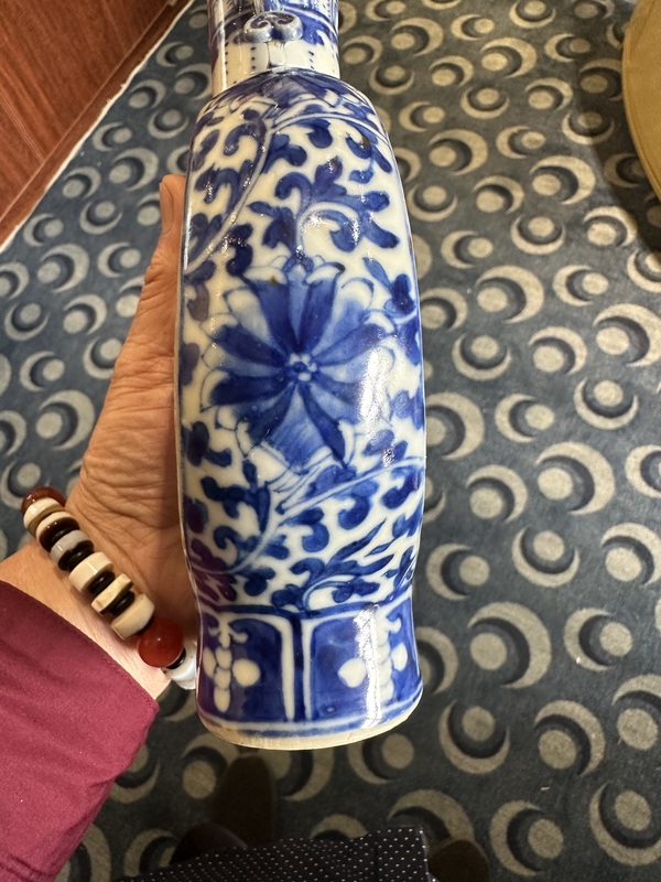 古玩陶瓷青花抱月瓶拍賣，當(dāng)前價格8888元