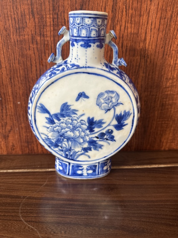 古玩陶瓷青花抱月瓶拍賣，當(dāng)前價格8888元