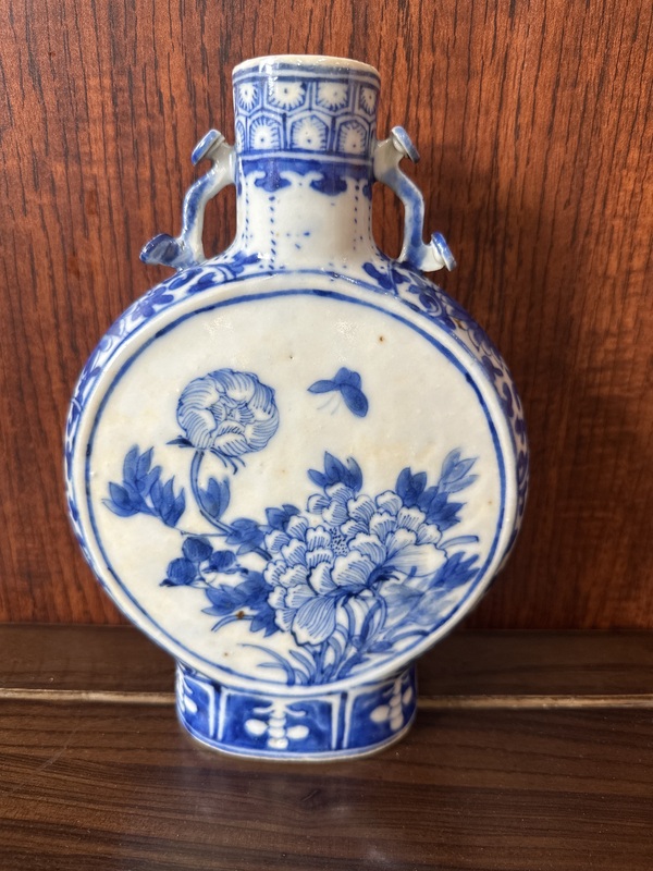 古玩陶瓷青花抱月瓶拍賣，當(dāng)前價格8888元