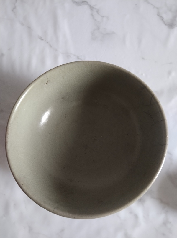 古玩陶瓷龍泉青瓷碗拍賣(mài)，當(dāng)前價(jià)格2588元