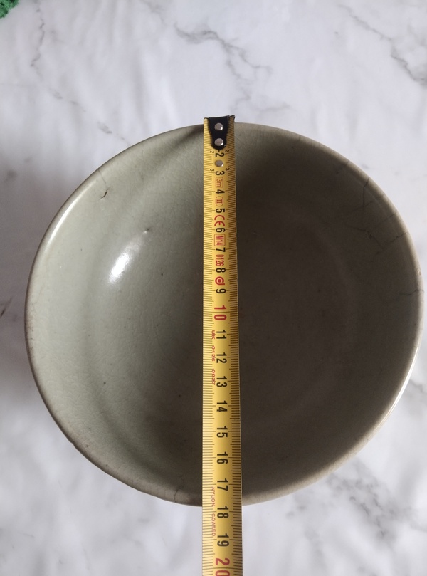 古玩陶瓷龍泉青瓷碗拍賣(mài)，當(dāng)前價(jià)格2588元