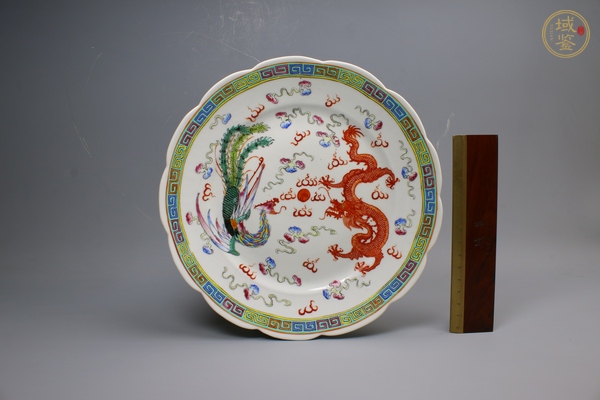 古玩陶瓷民國時期·粉彩龍鳳呈祥云紋花口盤真品鑒賞圖