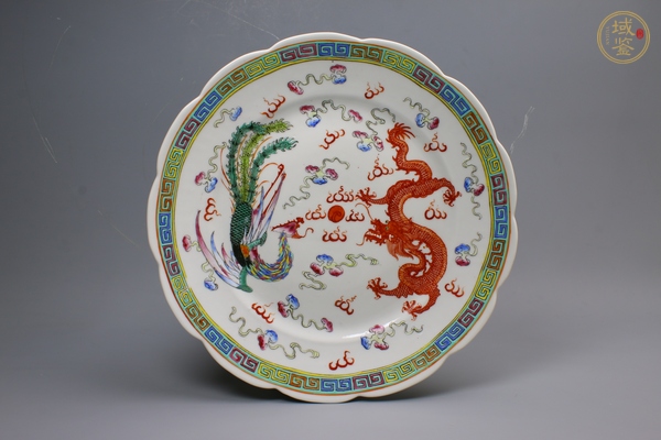 古玩陶瓷民國時期·粉彩龍鳳呈祥云紋花口盤真品鑒賞圖